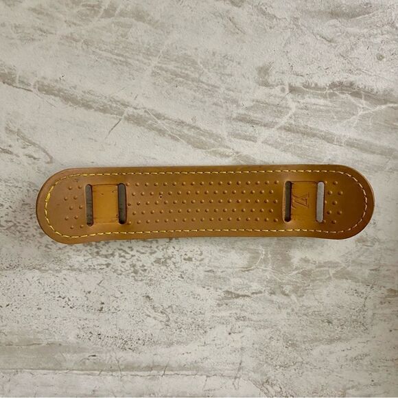 LOUIS VUITTON Shoulder Pad LV1 - Picture 2 of 5